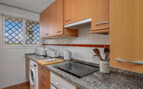 Aldea Hills: Countertop, Cabinetry, Eigendom, Gootsteen, Meubilair, Gebouw, Kraan, Wastafel, Keuken, Fornuis