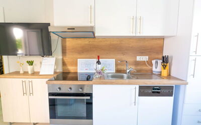 Lucius 2 112.2: Cabinetry, Countertop, Gootsteen, Kraan, Wastafel, Fornuis, Toestel Van De Keuken, Hout, Gebouw, Keuken