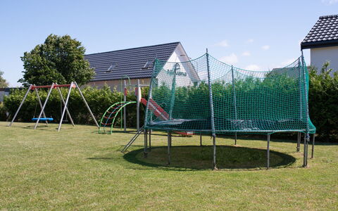 Nemo: Netto, Recreatie, Speeltoestel, Vrije Tijd, Gazon, Park, Schaduw, Tuin, Werf, Speelplaats