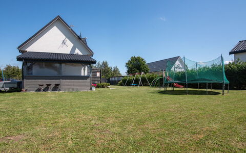 Nemo: Dak, Huis, Huis, Gazon, Land Lot, Verblijf, Schaduw, Tuin, Backyard, Werf
