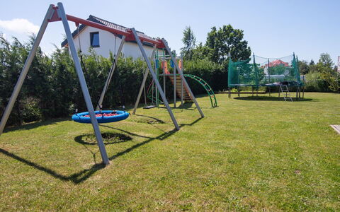 Nemo: Gras, Speeltoestel, Openbare Ruimte, Dia Van De Speelplaats, Chute, Vrije Tijd, Speelplaats, Park, Tuin, Gazon