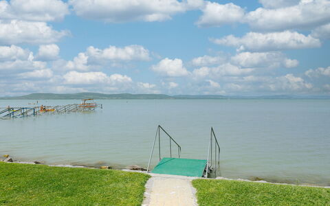 Balatonlelle 101: Watervoorraden, Wolk, Kust En Oceanic Landvormen, Zee, Bank, Kust, Oceaan, Kust, Reservoir, Geluid