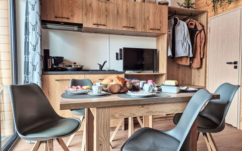 Fischbachau - Schliersee 200: Meubilair, Hout, Interieur Ontwerp, Keuken, Flooring, Kamer, Keuken En Eettafel, Verdieping, Countertop, Huishoudapparatuur