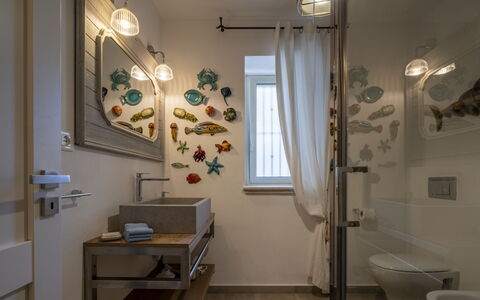 Villa Acquaro, Santa Caterina Dello Ionio, Pool, A: Interieur Ontwerp, Muur, Flooring, Loodgieterswerkinrichting, Lichte Inrichting, Plafond, Badkamer, Verlichting, Verdieping, Loodgieter