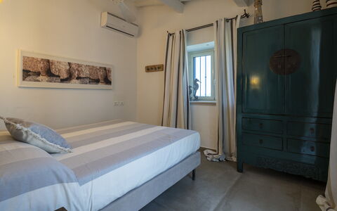 Villa Acquaro, Santa Caterina Dello Ionio, Pool, A: Meubilair, Muur, Interieur Ontwerp, Slaapkamer, Flooring, Verdieping, Bed, Plafond, Kamer, Verlichting