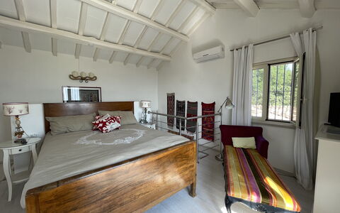 Villa Acquaro, Santa Caterina Dello Ionio, Pool, A: Meubilair, Bed, Interieur Ontwerp, Slaapkamer, Flooring, Verdieping, Hout, Plafond, Bedding, Laken