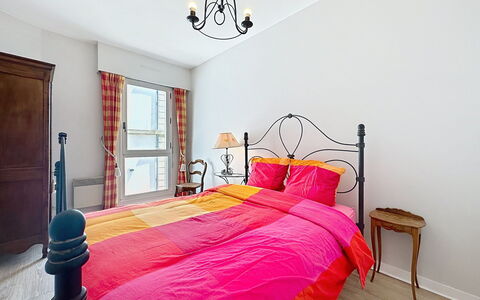 Les Terrasses de Pornic: Meubilair, Interieur Ontwerp, Bed, Slaapkamer, Flooring, Verdieping, Hout, Laken, Plafond, Bedding