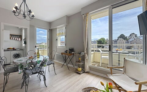 Les Terrasses de Pornic: Appartement, Woongebied, Huis, Meubilair, Condominium, Balkon, Stoel, Schaduw, Keuken En Eettafel, Ontwerp