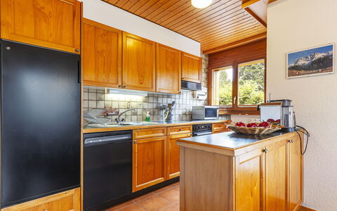 Pavillons a: Cabinetry, Countertop, Eigendom, Toestel Van De Keuken, Fornuis, Hout, Interieur Ontwerp, Huishoudapparatuur, Keuken, Flooring