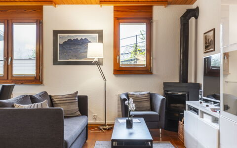 Pavillons a: Meubilair, Fotolijst, Venster, Comfort, Tafel, Gebouw, Bankstel, Verlichting, Interieur Ontwerp, Hout