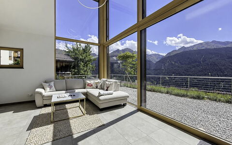 Skyline Retreat: Flooring, Interieur Ontwerp, Verdieping, Plafond, Stoel, Houten Vloer, Hardwood, Bankstel, Woonkamer, Natuurlijk Materiaal