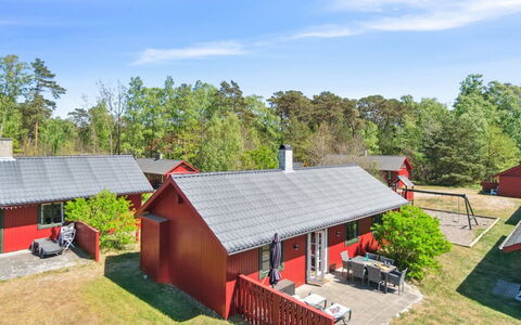 Gubbe - 300M from the Sea: Hout, Dak, Architectuur, Huis, Huis, Verblijf, Siding, Hardwood, Helling, Landgoed