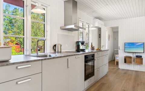 Gubbe - 300M from the Sea: Hout, Dak, Architectuur, Huis, Huis, Verblijf, Siding, Hardwood, Helling, Landgoed