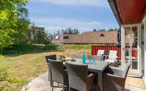 Gubbe - 300M from the Sea: Hout, Dak, Architectuur, Huis, Huis, Verblijf, Siding, Hardwood, Helling, Landgoed