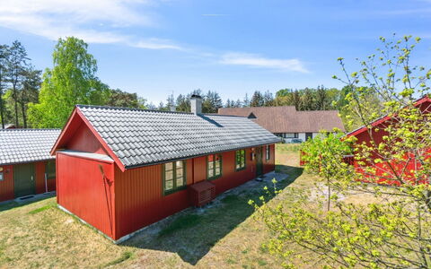 Gubbe - 300M from the Sea: Hout, Dak, Architectuur, Huis, Huis, Verblijf, Siding, Hardwood, Helling, Landgoed