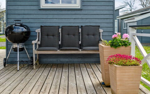 Melin - 2.8Km from the Sea: Hout, Dak, Architectuur, Huis, Huis, Verblijf, Siding, Hardwood, Helling, Landgoed