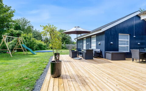Binta - 800M from the Sea: Hout, Dak, Architectuur, Huis, Huis, Verblijf, Siding, Hardwood, Helling, Landgoed