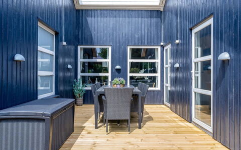 Binta - 800M from the Sea: Hout, Dak, Architectuur, Huis, Huis, Verblijf, Siding, Hardwood, Helling, Landgoed