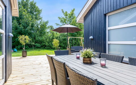 Binta - 800M from the Sea: Hout, Dak, Architectuur, Huis, Huis, Verblijf, Siding, Hardwood, Helling, Landgoed