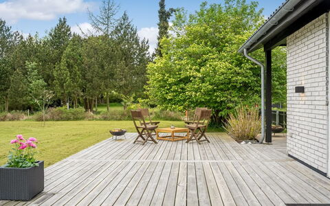 Ginie - 600M from the Sea: Dak, Huis, Huis, Verblijf, Deur, Siding, Dek, Veranda, Plank, Hardwood