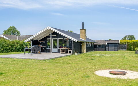 Guthmund - 400M from the Sea: Meubilair, Interieur Ontwerp, Flooring, Verdieping, Plafond, Kamer, Stoel, Tafel, Appartement, Keuken En Eettafel
