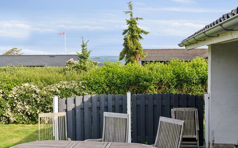 Gudrun - 250M from the Sea: Meubilair, Interieur Ontwerp, Flooring, Verdieping, Plafond, Kamer, Stoel, Tafel, Appartement, Keuken En Eettafel