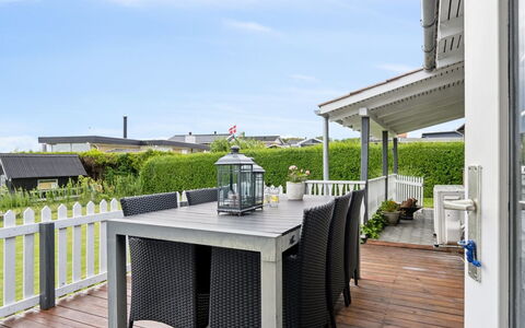 Diddi - 170M from the Sea: Huis, Huis, Deur, Dak, Verblijf, Landgoed, Tuin, Schaduw, Siding, Werf