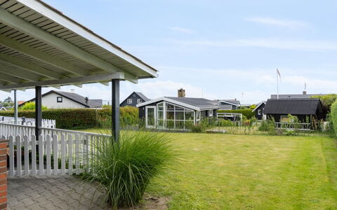 Diddi - 170M from the Sea: Hout, Huis, Veranda, Dek, Hardwood, Dak, Beits, Houten Vloer, Eco Hotel