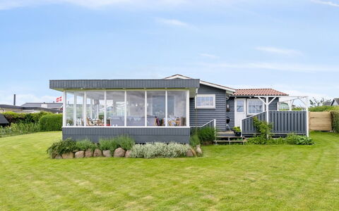 Diddi - 170M from the Sea: Hout, Huis, Veranda, Dek, Hardwood, Dak, Beits, Houten Vloer, Eco Hotel