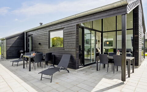 Henryk - 75M from the Sea: Hout, Dak, Architectuur, Huis, Huis, Verblijf, Siding, Hardwood, Helling, Landgoed