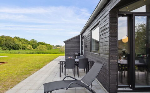 Henryk - 75M from the Sea: Hout, Dak, Architectuur, Huis, Huis, Verblijf, Siding, Hardwood, Helling, Landgoed