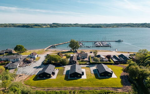 Henryk - 75M from the Sea: Hout, Dak, Architectuur, Huis, Huis, Verblijf, Siding, Hardwood, Helling, Landgoed