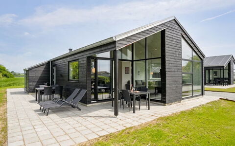 Stygg - 75M from the Sea: Blauw, Struik, Verblijf, Groundcover, Tuin, Landgoed, Schaduw, Landscaping, Boerderij, Eco Hotel