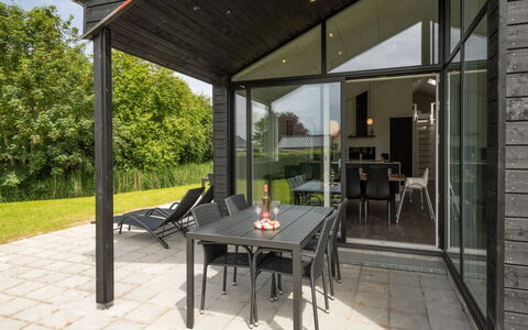 Stygg - 75M from the Sea: Blauw, Struik, Verblijf, Groundcover, Tuin, Landgoed, Schaduw, Landscaping, Boerderij, Eco Hotel