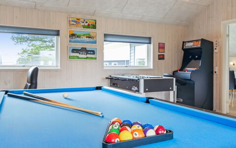Amai - 4.5Km from the Sea: Meubilair, Interieur Ontwerp, Flooring, Verdieping, Plafond, Kamer, Stoel, Tafel, Appartement, Keuken En Eettafel