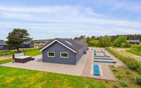 Amai - 4.5Km from the Sea: Meubilair, Interieur Ontwerp, Flooring, Verdieping, Plafond, Kamer, Stoel, Tafel, Appartement, Keuken En Eettafel