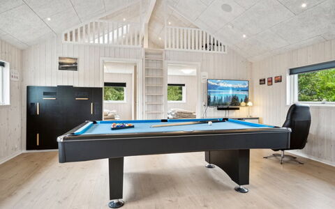 Amai - 4.5Km from the Sea: Meubilair, Interieur Ontwerp, Flooring, Verdieping, Plafond, Kamer, Stoel, Tafel, Appartement, Keuken En Eettafel