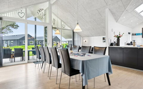 Amai - 4.5Km from the Sea: Meubilair, Interieur Ontwerp, Flooring, Verdieping, Plafond, Kamer, Stoel, Tafel, Appartement, Keuken En Eettafel