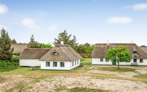 Wandrath - 2Km from the Sea: Huis, Dak, Huis, Verblijf, Schuur, Garden Gebouwen, Siding, Werf, Blokhut, Hut