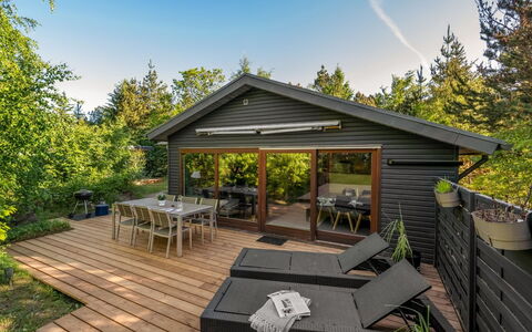 Hilde - 350M to the Fjord: Hout, Dak, Architectuur, Huis, Huis, Verblijf, Siding, Hardwood, Helling, Landgoed