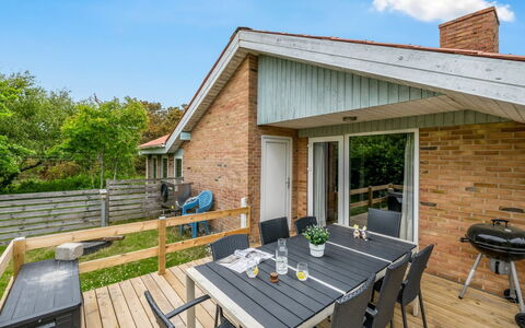 Dorithea - 1.3Km from the Sea: Huis, Verblijf, Landgoed, Beits, Veranda, Hardwood, Stoel, Dek, Werf, Boerderij