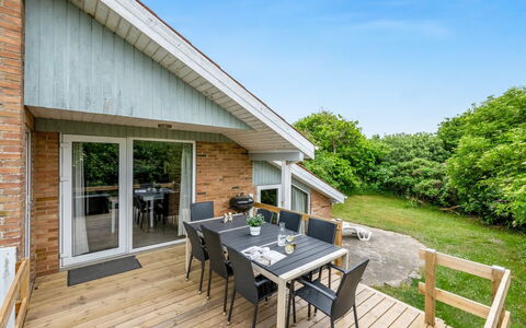 Dorithea - 1.3Km from the Sea: Huis, Verblijf, Landgoed, Hardwood, Plank, Beits, Dek, Villa, Eco Hotel, Balkon