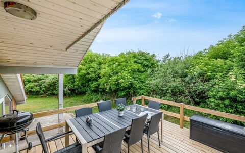 Dorithea - 1.3Km from the Sea: Hout, Veranda, Hardwood, Dek, Houten Vloer, Plank, Beits, Leuning, Eco Hotel, Balkon