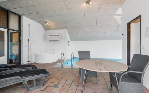 Aage - 1.7Km from the Sea: Meubilair, Interieur Ontwerp, Flooring, Verdieping, Plafond, Kamer, Stoel, Tafel, Appartement, Keuken En Eettafel