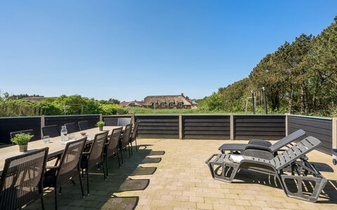 Aage - 1.7Km from the Sea: Meubilair, Interieur Ontwerp, Flooring, Verdieping, Plafond, Kamer, Stoel, Tafel, Appartement, Keuken En Eettafel