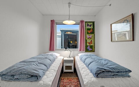 Mads - 400M from the Sea: Bed, Slaapkamer, Bedding, Laken, Verdieping, Interieur Ontwerp, Flooring, Meubilair, Linens, Plafond
