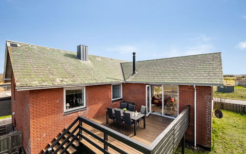Hilppa - 400M from the Sea: Hout, Huis, Veranda, Dek, Hardwood, Dak, Beits, Houten Vloer, Eco Hotel