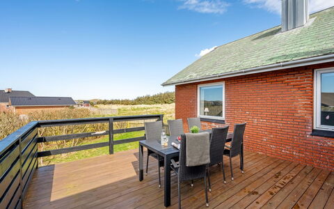 Hilppa - 400M from the Sea: Hout, Huis, Veranda, Dek, Hardwood, Dak, Beits, Houten Vloer, Eco Hotel