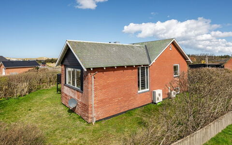 Hilppa - 400M from the Sea: Hout, Huis, Veranda, Dek, Hardwood, Dak, Beits, Houten Vloer, Eco Hotel