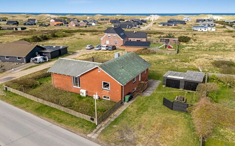 Hilppa - 400M from the Sea: Hout, Huis, Veranda, Dek, Hardwood, Dak, Beits, Houten Vloer, Eco Hotel